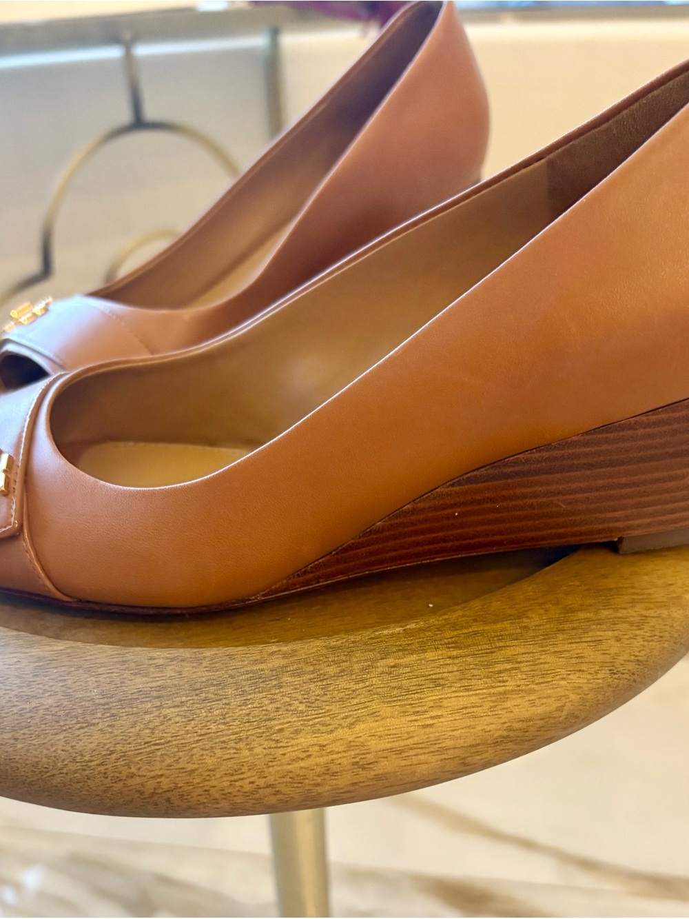 Tory Burch KIRA Tan Open-Toe Heels with Gold Logo Sandals 7M - Picture 6 of 10